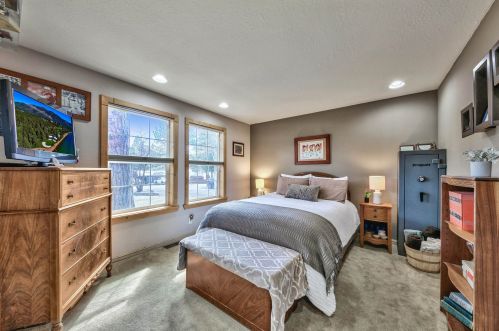 16054 Canterbury Ln, Truckee CA 96161-1648 exterior