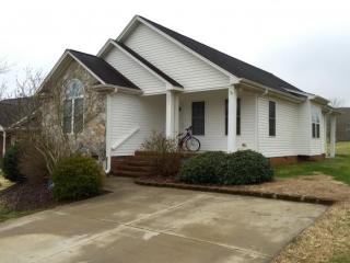 721 Aspenwood Dr, Graham, NC 27253-9838