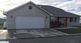 1817 32nd Ave, Kennewick, WA 99337-3860