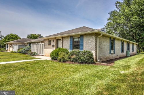 45 Valleybrook Dr, Lancaster PA  17601-4612 exterior