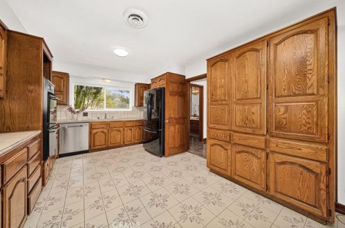 231 Sleepy Holw Dr, Glendale CA 91206-4727 exterior