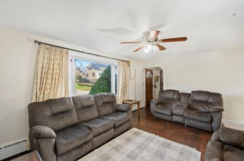 37 Hobart St, Westerly, RI 02891-3141