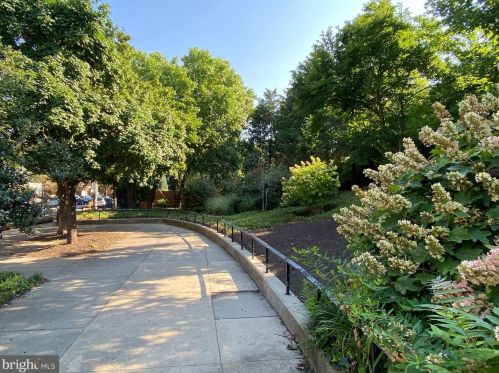 812 Front St, Philadelphia PA 19106-3019 exterior