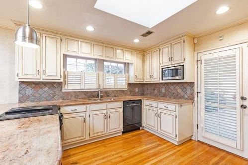 825 Moores Mill Rd, Atlanta GA  30327-1544 exterior