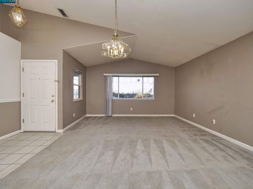 1062 Schadeck St, Manteca, CA 95336-5956