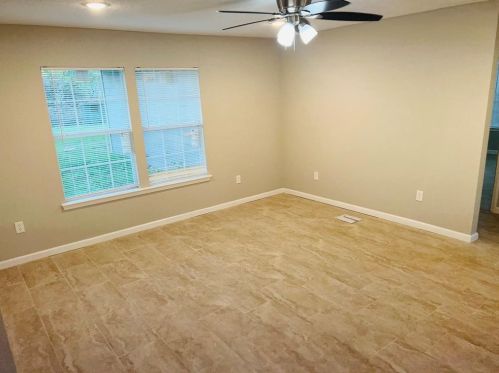 823 Akers St, Angleton, TX 77515-5612