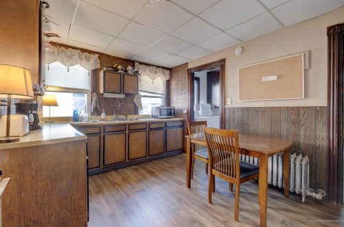 62 Sherman St, Portland, ME 04101-2216