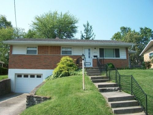 3243 Blueacres Dr, Cincinnati, OH 45239-6106