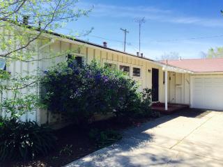 1586 Nilda Ave, Mountain View CA  94040-3711 exterior