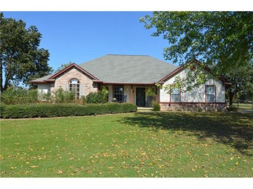 8125 Country Road Dr, Claremore, OK 74019-5405