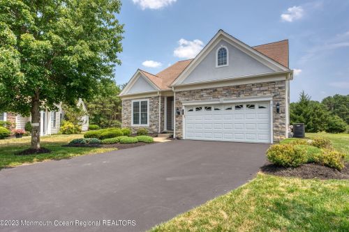 9 Radcliffe Ln, Lakehurst, NJ 08759-7301