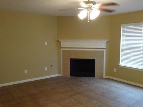 1039 Auburn View Ln, Fresno, TX 77545-2035
