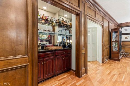 250 Cameron Ridge Dr, Atlanta GA  30328-4709 exterior