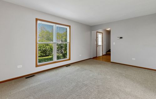 1034 Big Eagle Trl, Carol Stream, IL 60188-9154