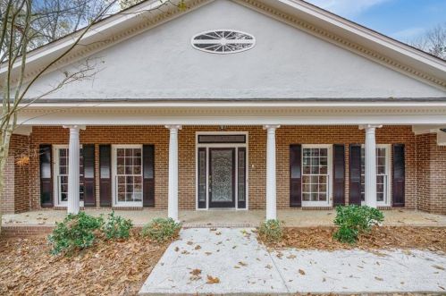 170 Huntcliff Pt, Atlanta GA  30350-1601 exterior