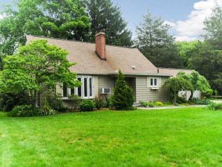 78 Middle Hwy, Barrington, RI 02806-1537