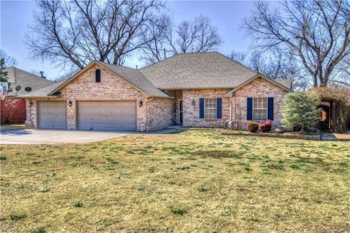 704 Parkwoods Dr, Noble, OK 73068-9398