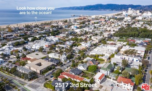 2517 3rd St, Santa Monica, CA 90405-3604