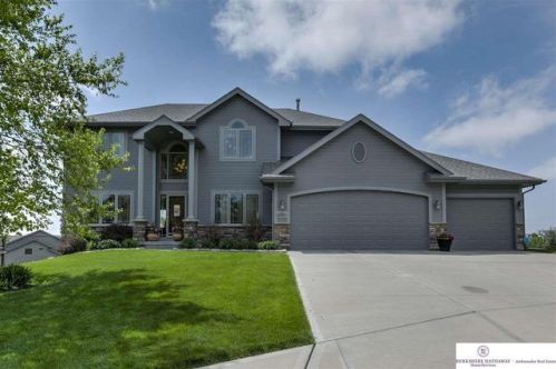 15206 Baker Cir, Bennington, NE 68007-1561
