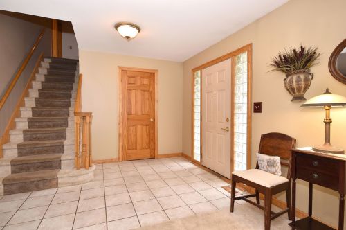 230 Fairfield Ct, Hanover Park, IL 60108-1511