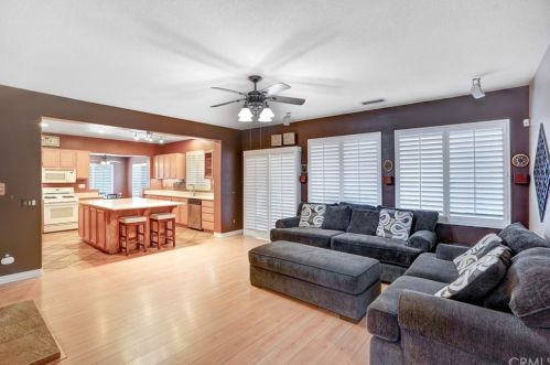 12499 Orangeblossom Ln, Riverside CA  92503-7057 exterior