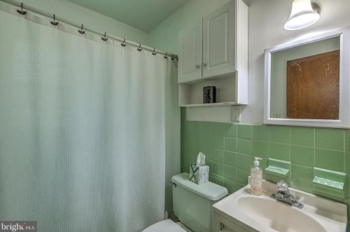 15 Lopatcong Dr, Trenton NJ 08638-1317 exterior