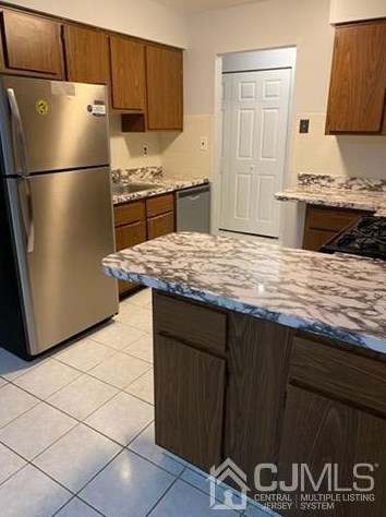 1109 Green Hollow Dr, Iselin, NJ 08830-2942