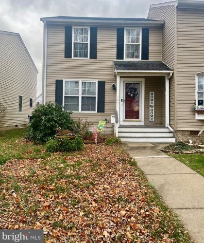 107 Center St, Charles Town, WV 25414-1701