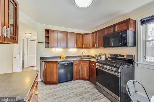 903 Robin Rd, Silver Spring MD  20901-1872 exterior