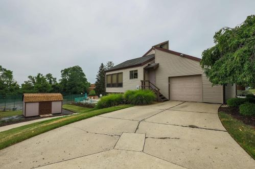 6611 Hearne Rd, Cincinnati OH  45248-1150 exterior