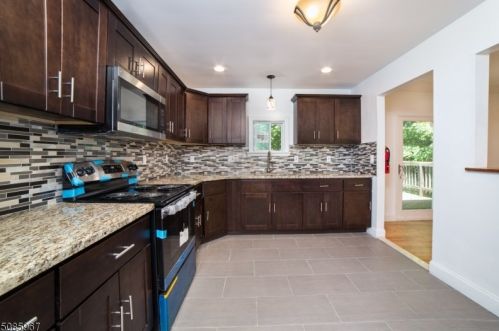 46 Oklahoma Trl, Hopatcong, NJ 07843-1776