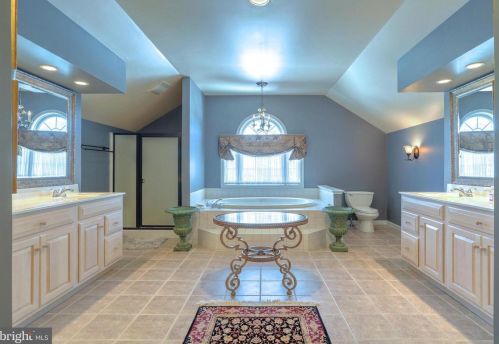 1020 Steeplechase Dr, Lancaster PA  17601-1779 exterior