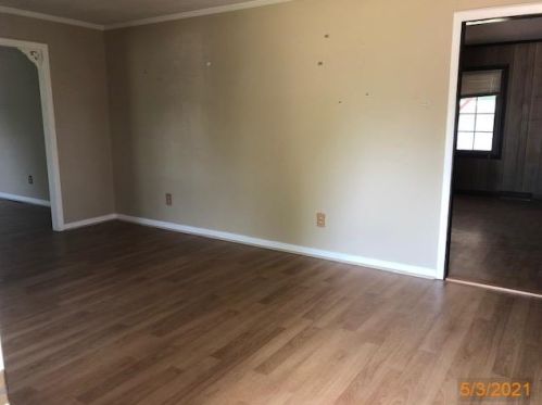 84 Furman St, Barnwell, SC 29812-2211