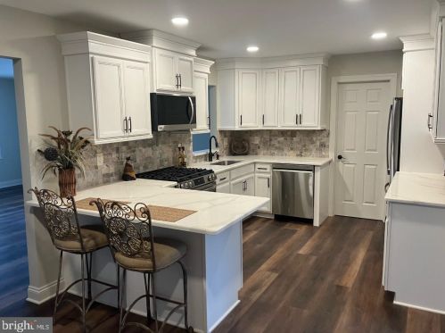 29 Bartlett Ln, Willingboro, NJ 08046-3905