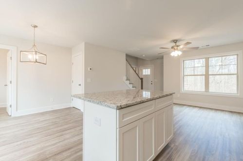 121 Riverbend Cir, Gainesville, GA 30501-1331