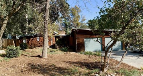 2832 Santa Anita Ave, Altadena, CA 91001-1927