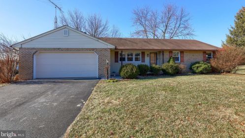 154 Amsterdam Rd, Lancaster PA  17603-9719 exterior