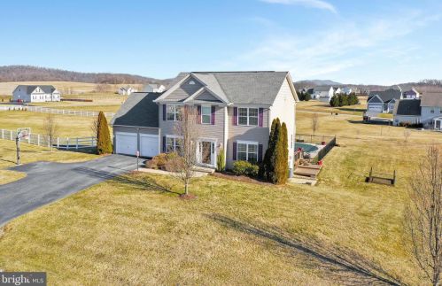 67 Tinning Ct, Hedgesville WV 25427-7367 exterior