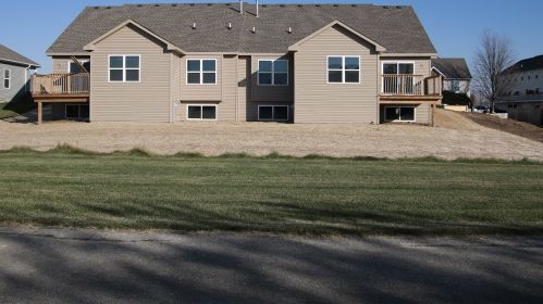 2215 Concord Dr, Sycamore IL  60178-8870 exterior