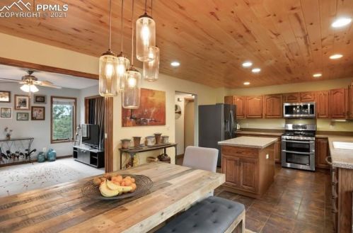 1070 Kings Crown Rd, Woodland Park CO 80863-7732 exterior