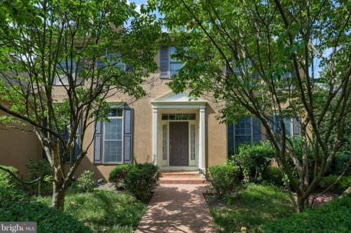2195 Lois Ln, Lancaster, PA 17601-5753