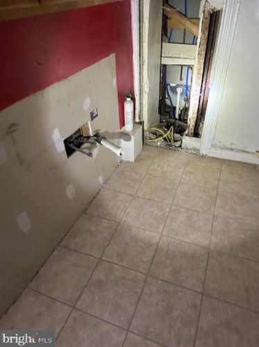 5213 10th St, Philadelphia PA 19123-3819 exterior