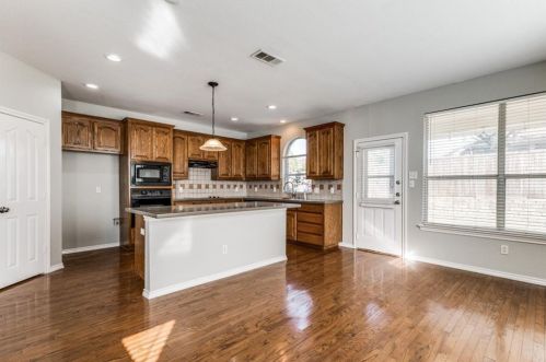 2705 White Rock Dr, Fort Worth TX  76131-2047 exterior