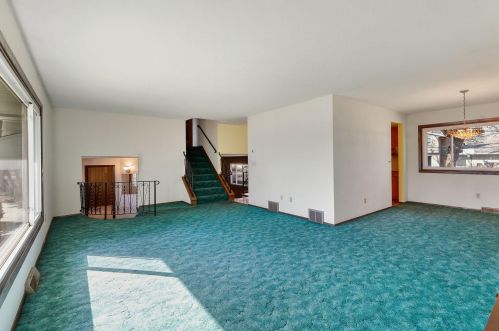 925 Arbogast St, Saint Paul MN  55126-3825 exterior