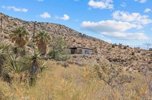 9933 Juniper Ave, Morongo Valley, CA 92256-9596