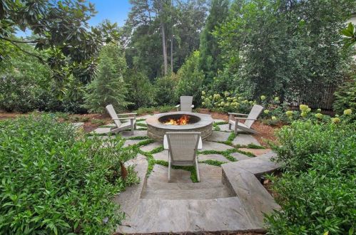 271 Hillside Dr, Atlanta GA  30342-3623 exterior