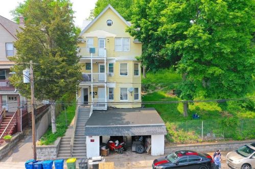 27 Platt St, Waterbury, CT 06704-3018