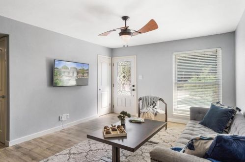 2508 Cockburn Dr, Austin TX  78745-4339 exterior