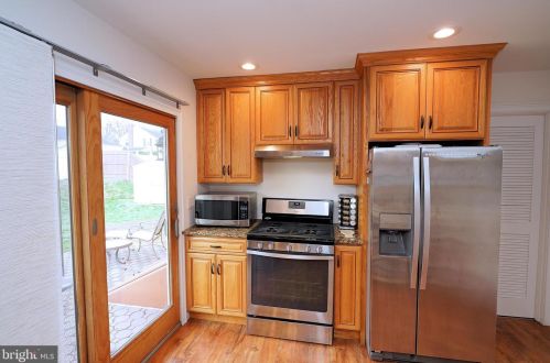 51 Sunset Blvd, Trenton NJ  08690-3950 exterior