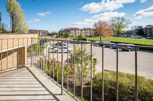 5550 Astor Ln, Rolling Meadows IL  60008-4125 exterior
